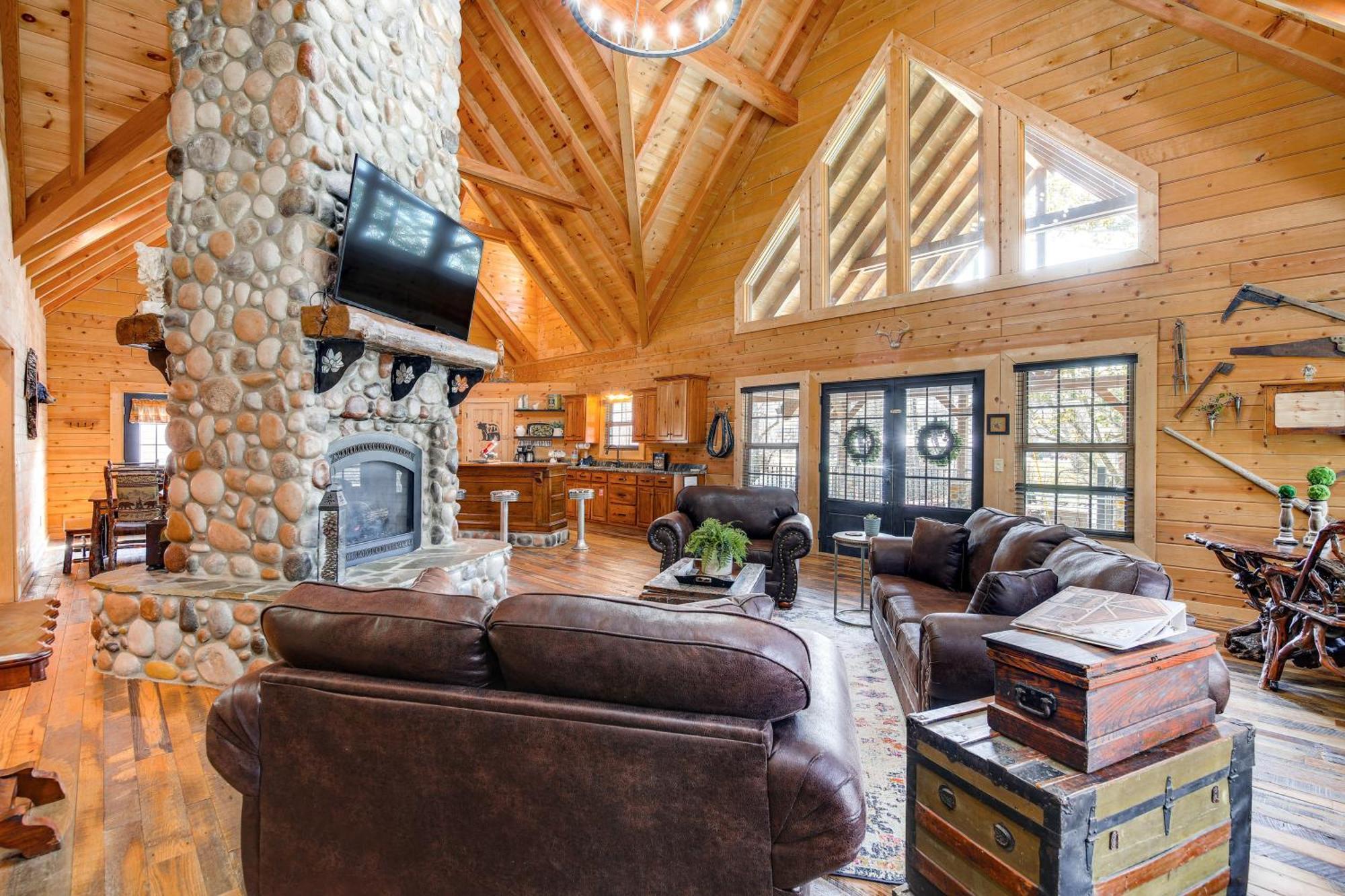 Riverfront Cabin With Hot Tub - 3 Miles To Dollywood Pigeon Forge Exterior foto